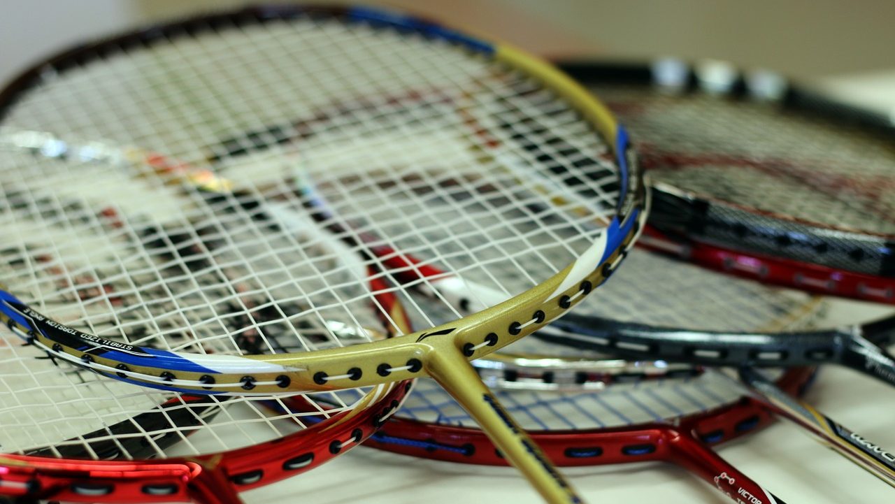 7 Merk  Raket Badminton yang Paling  Bagus  dan Terbaik 2022 